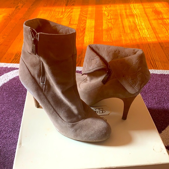 Coach size 8 Taupe boot - Picture 4 of 4